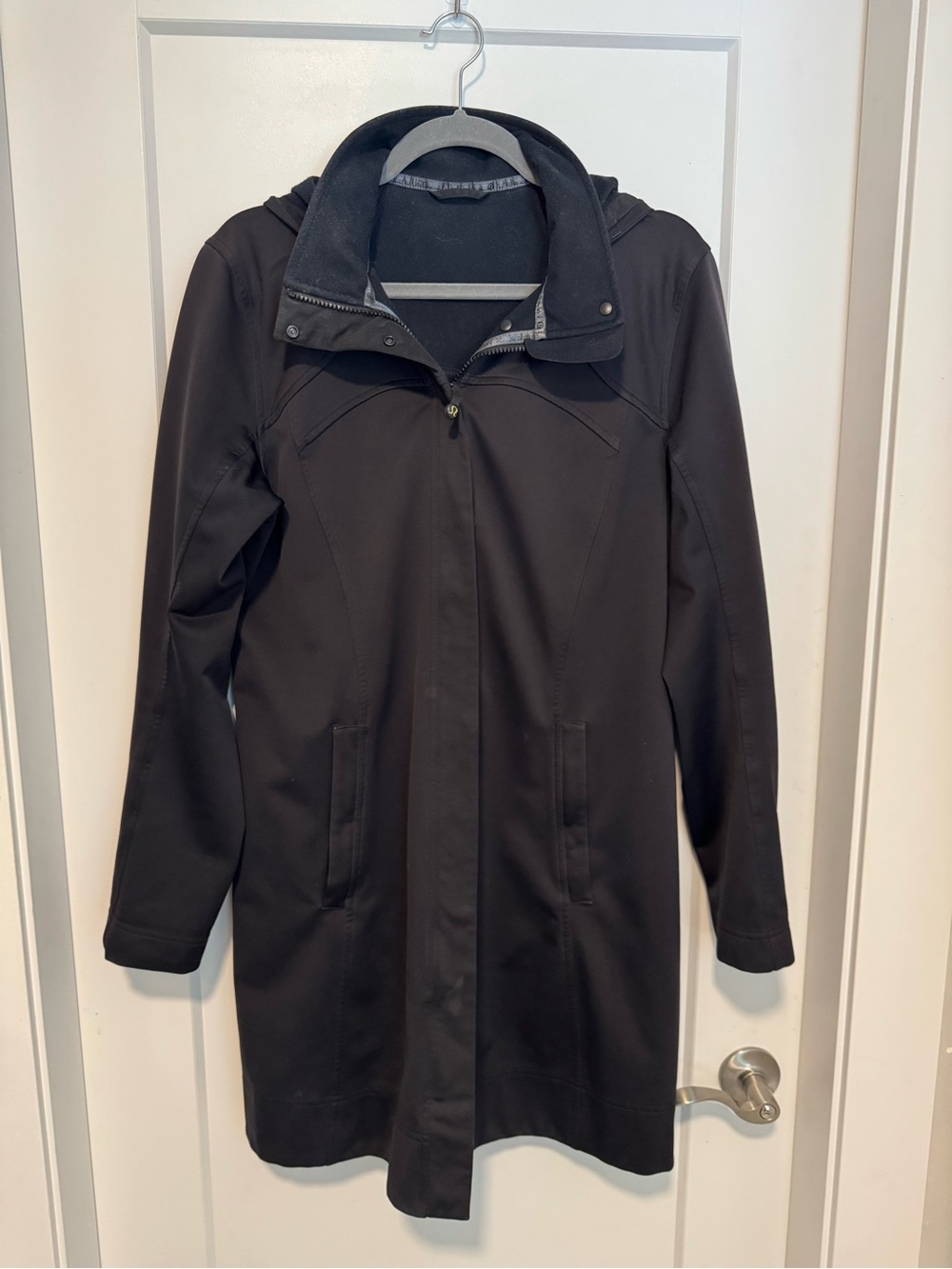 Lululemon Women’s Black Hooded Softshell Rain Jacket Coat Size 10